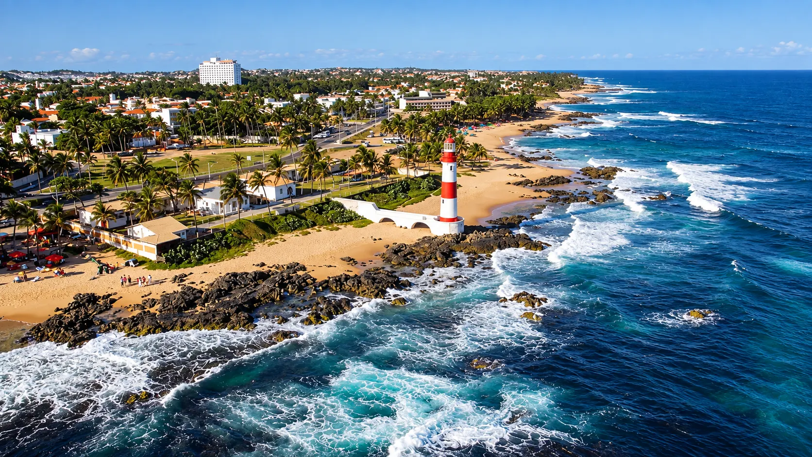 Farol de Itapuã e costa de Salvador — Bahia